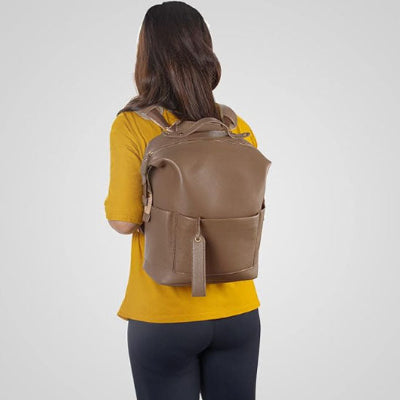 Sac-à-dos-à-langer-le-témoin-des-premières-aventures-de-bébé