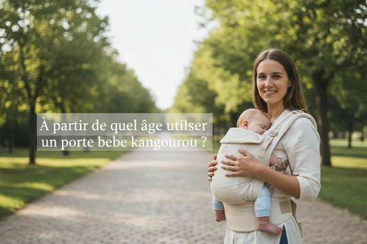 Maman avec bebe en porte bebe kangourou dans un parc