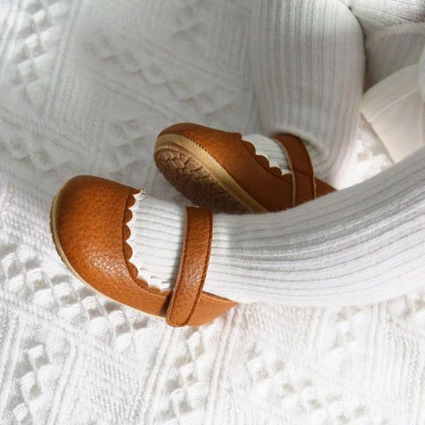Chaussure bebe fille souple adaptée aux peaux sensibles