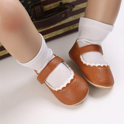 Chaussure bebe fille avec bordure festonnée et intérieur doublé