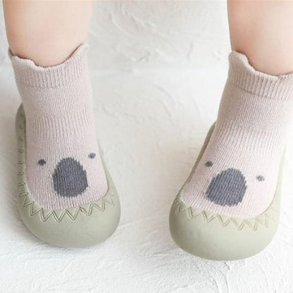 chaussure-bebe-avec-motif-animalier-mignon