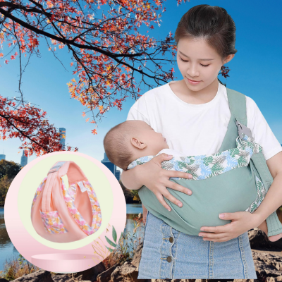 bebe-calme-et-detendu-en-echarpe-de-portage