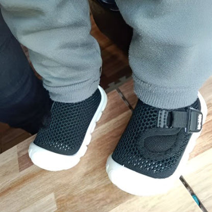 Chaussure bebe antidérapante avec base blanche pour une stabilité parfaite