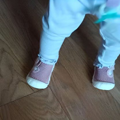 Chaussure bebe ergonomique adaptée à la morphologie du pied