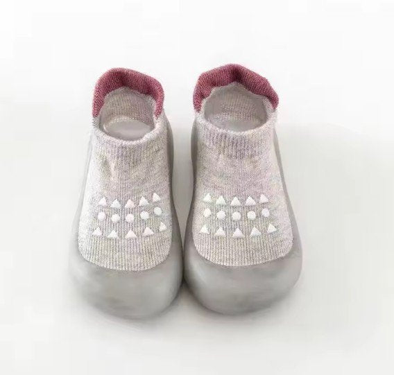 Chaussure bebe mode au design moderne et pratique gris