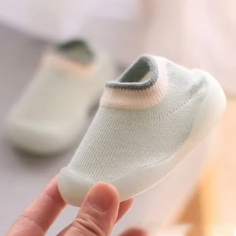 Chaussure pour bébé souple et résistante idéale pour apprendre à marcher