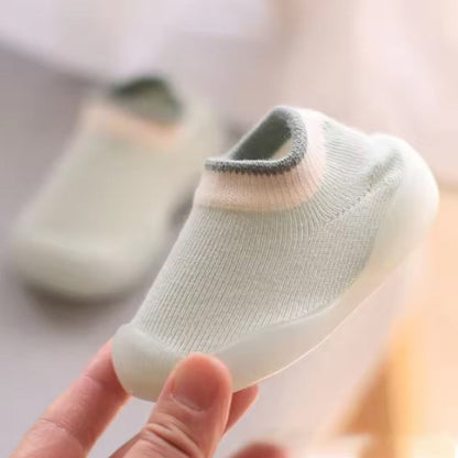 Chaussure pour bébé souple et résistante idéale pour apprendre à marcher