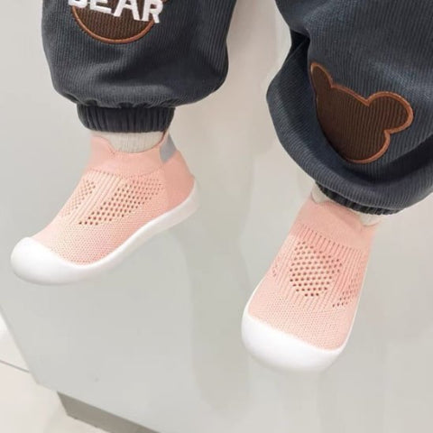 Chaussure bebe souple et légère favorisant la liberté de mouvement