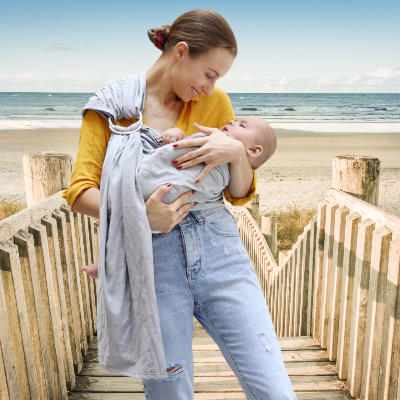 Écharpe de portage bébé maman heureuse plage