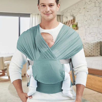 Maman libre avec echarpe de portage ergonomique